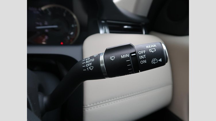 2022 認定中古車 Land Rover Discovery Sport Fuji White ディーゼル ＳＥ Ｄ２００