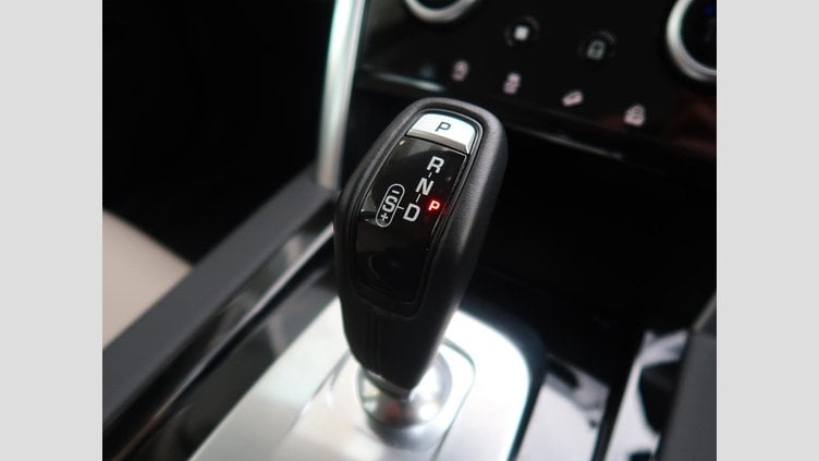 2022 認定中古車 Land Rover Discovery Sport Fuji White ディーゼル ＳＥ Ｄ２００