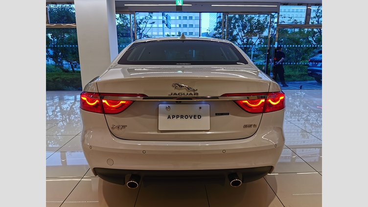 2016 認定中古車 Jaguar XF グレイシャーホワイト 2.0L　ターボ プレステージ