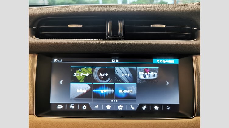 2016 認定中古車 Jaguar XF グレイシャーホワイト 2.0L　ターボ プレステージ