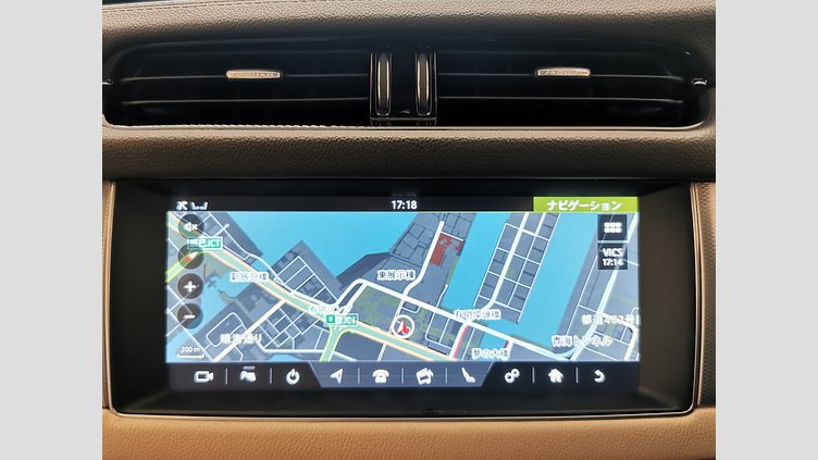 2016 認定中古車 Jaguar XF グレイシャーホワイト 2.0L　ターボ プレステージ