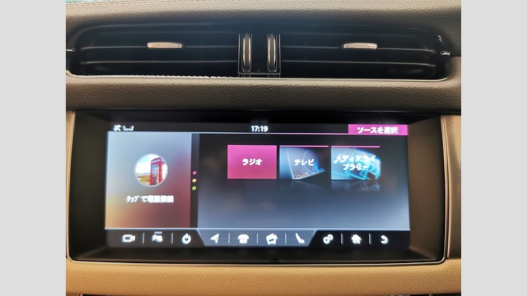 2016 認定中古車 Jaguar XF グレイシャーホワイト 2.0L　ターボ プレステージ