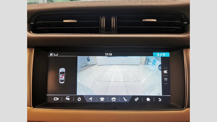 2016 認定中古車 Jaguar XF グレイシャーホワイト 2.0L　ターボ プレステージ