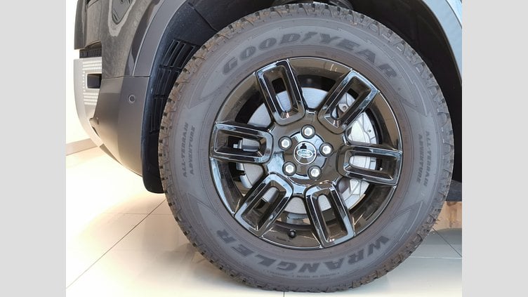 2023 認定中古車 Land Rover Defender 110 Santorini Black 110 S 3.0L D300 110 S 3.0L D300