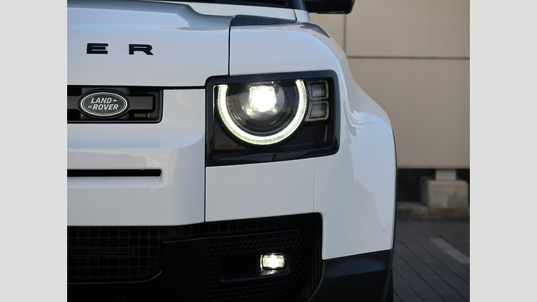 2023 認定中古車 Land Rover Defender 110 Fuji White D300 110S