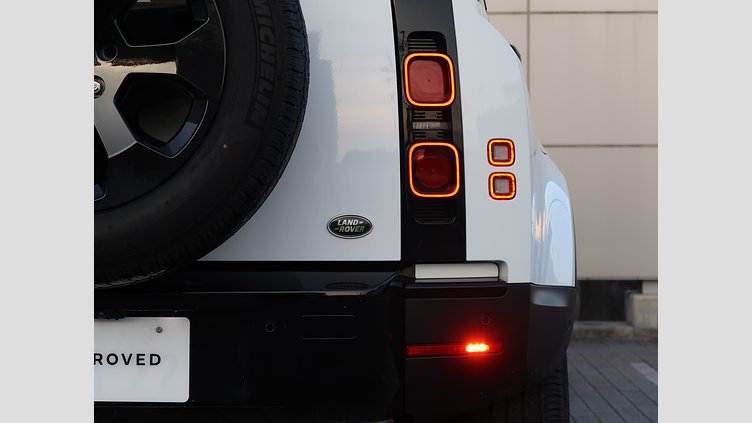 2023 認定中古車 Land Rover Defender 110 Fuji White D300 110S