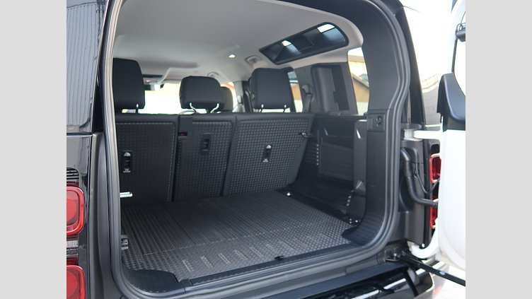 2023 認定中古車 Land Rover Defender 110 Fuji White D300 110S