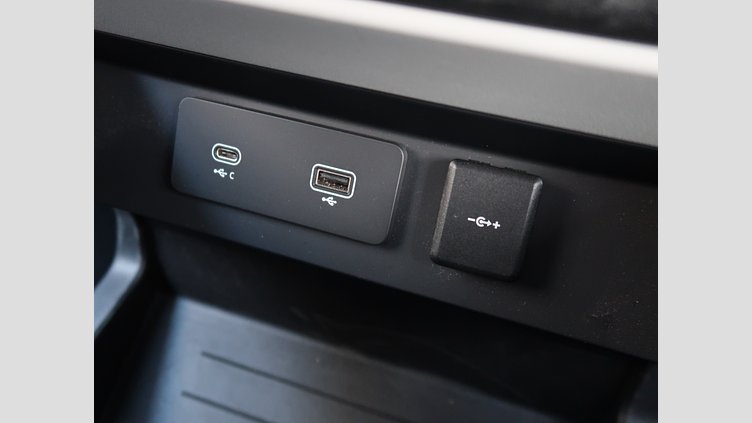 2023 認定中古車 Land Rover Defender 110 Fuji White D300 110S