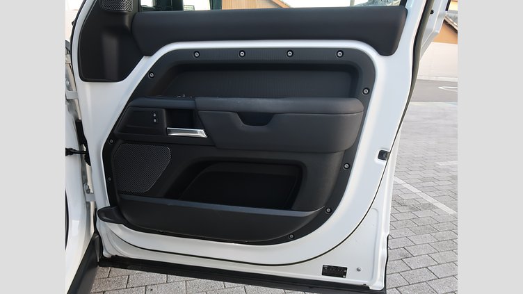 2023 認定中古車 Land Rover Defender 110 Fuji White D300 110S