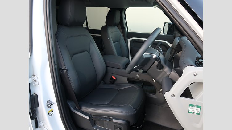 2023 認定中古車 Land Rover Defender 110 Fuji White D300 110S