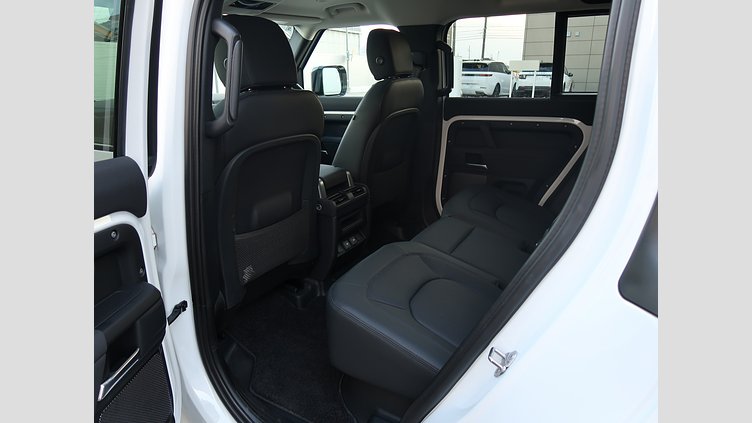 2023 認定中古車 Land Rover Defender 110 Fuji White D300 110S