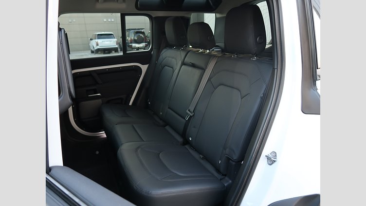 2023 認定中古車 Land Rover Defender 110 Fuji White D300 110S