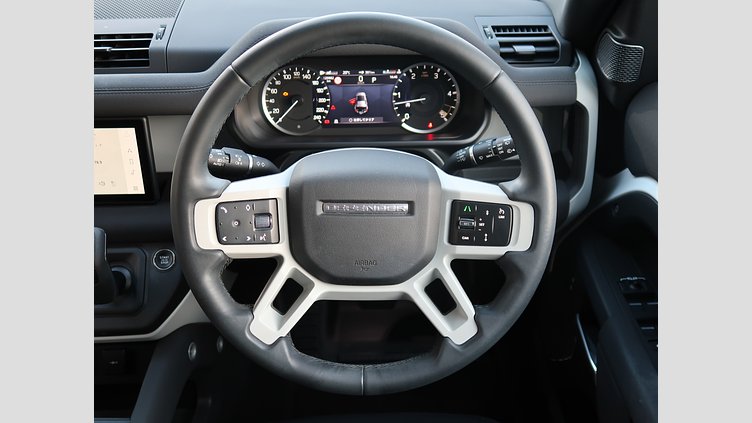 2023 認定中古車 Land Rover Defender 110 Fuji White D300 110S