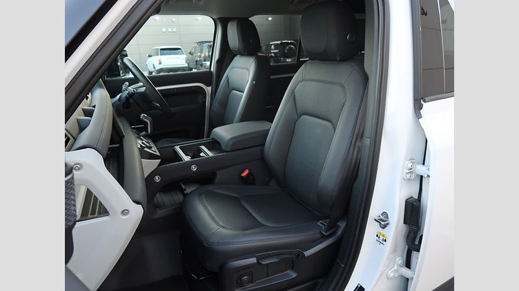 2023 認定中古車 Land Rover Defender 110 Fuji White D300 110S