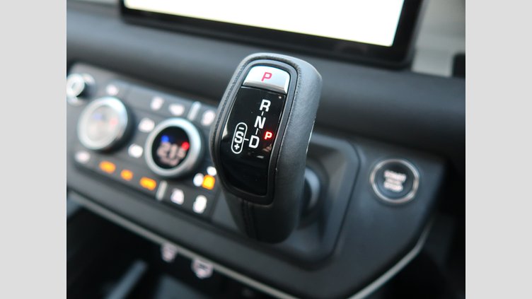 2023 認定中古車 Land Rover Defender 110 Fuji White D300 110S