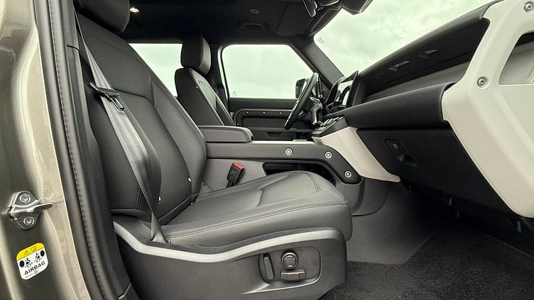 2024 認證中古車 Land Rover Defender 110 Silicon Silver 300 PS X-Dynamic SE