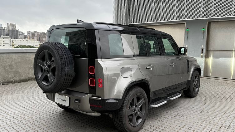 2024 認證中古車 Land Rover Defender 110 Silicon Silver 300 PS X-Dynamic SE
