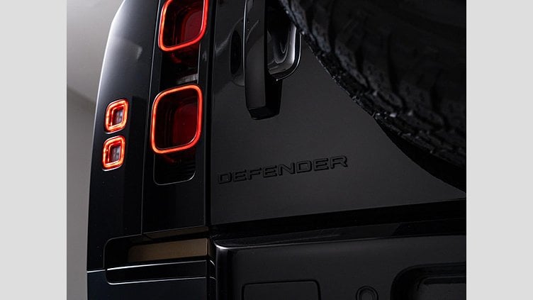 2023 認定中古車 Land Rover Defender 110 Santorini Black ディーゼル S