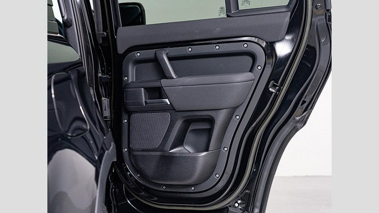 2023 認定中古車 Land Rover Defender 110 Santorini Black ディーゼル S