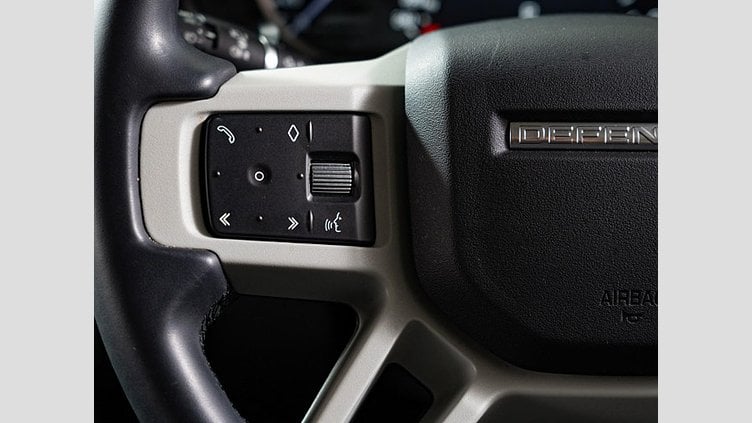 2023 認定中古車 Land Rover Defender 110 Santorini Black ディーゼル S