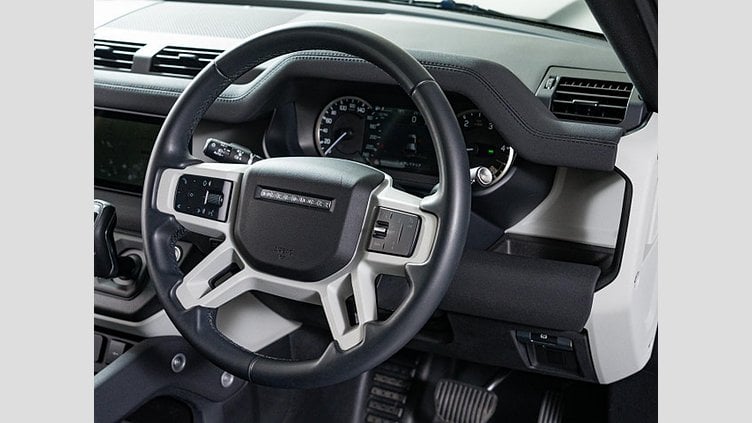 2023 認定中古車 Land Rover Defender 110 Santorini Black ディーゼル S