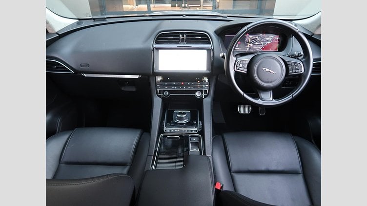 2019 認定中古車 Jaguar F-Pace Indus Silver 180PS ピュア