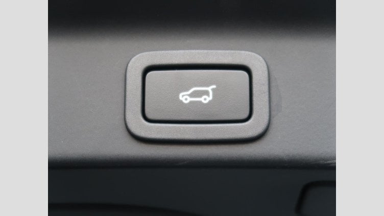 2019 認定中古車 Jaguar F-Pace Indus Silver 180PS ピュア