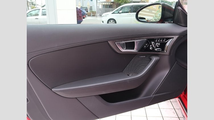 2014 認定中古車 Jaguar F-Type サルサレッド ガソリン Ｒクーペ