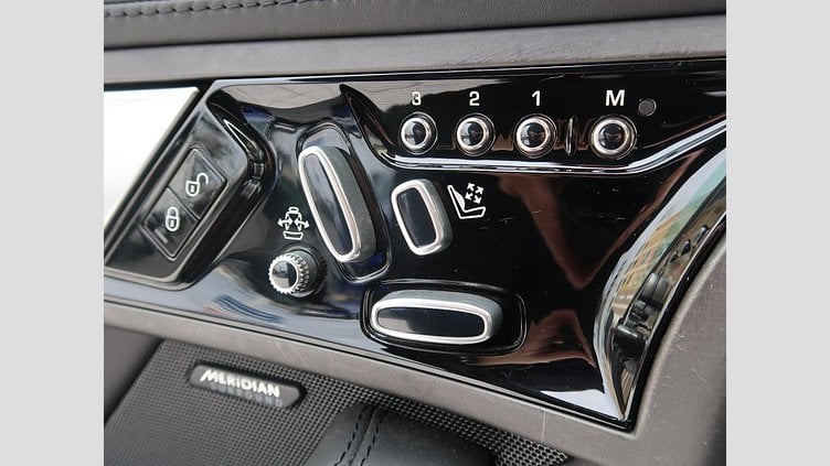 2014 認定中古車 Jaguar F-Type サルサレッド ガソリン Ｒクーペ