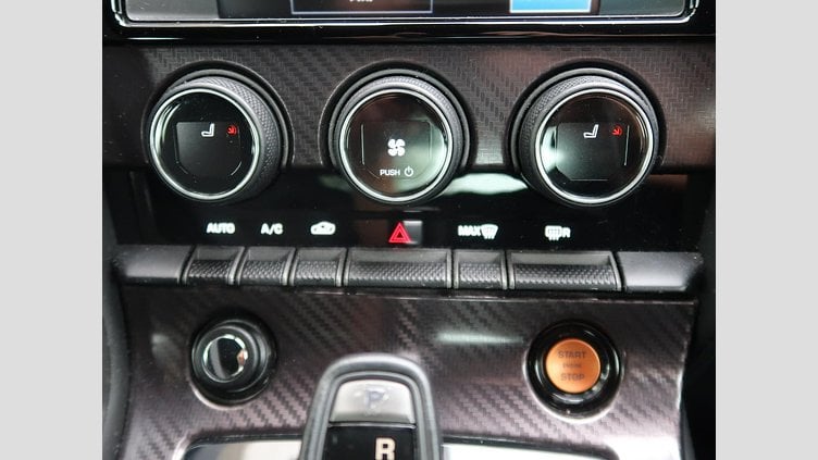 2014 認定中古車 Jaguar F-Type サルサレッド ガソリン Ｒクーペ