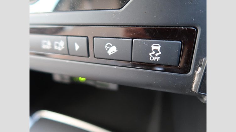 2018 認定中古車 Land Rover Discovery Sport Silicon Silver ディーゼル HSE