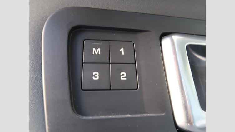 2018 認定中古車 Land Rover Discovery Sport Silicon Silver ディーゼル HSE