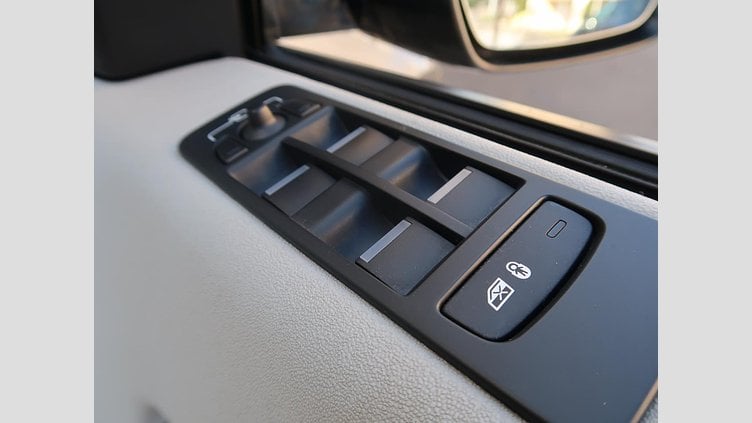 2018 認定中古車 Land Rover Discovery Sport Silicon Silver ディーゼル HSE