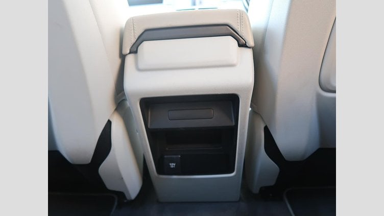 2018 認定中古車 Land Rover Discovery Sport Silicon Silver ディーゼル HSE