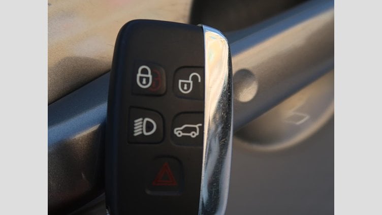 2018 認定中古車 Land Rover Discovery Sport Silicon Silver ディーゼル HSE