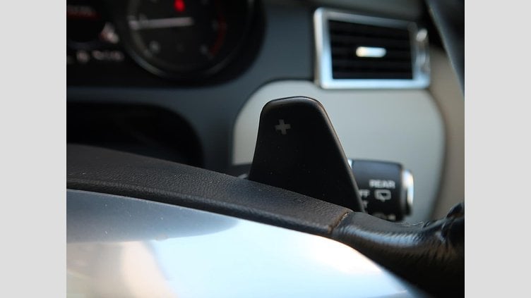 2018 認定中古車 Land Rover Discovery Sport Silicon Silver ディーゼル HSE