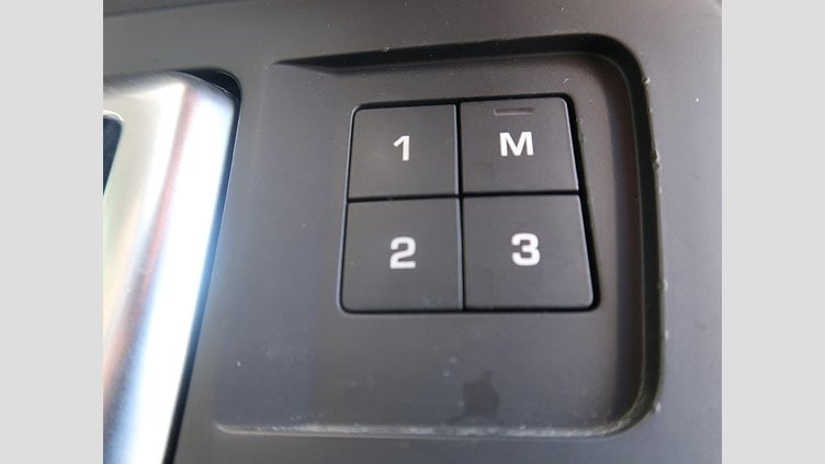 2018 認定中古車 Land Rover Discovery Sport Silicon Silver ディーゼル HSE