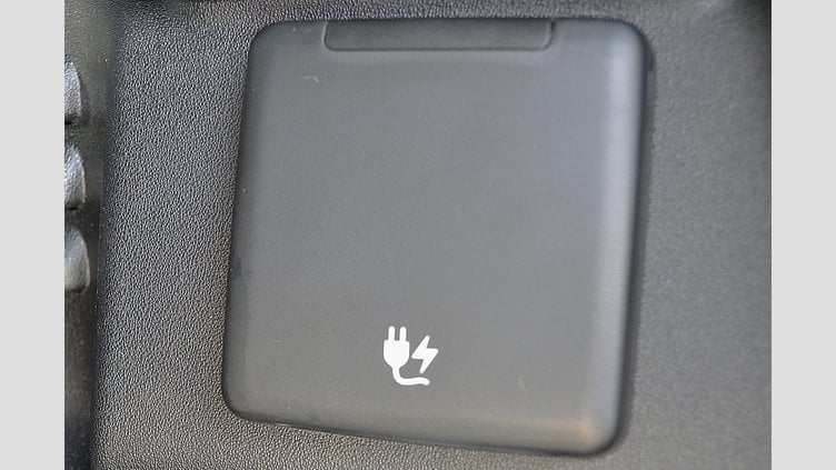 2024 認定中古車 Land Rover Defender 90 シリコンシルバー D350 ディーゼルマイルドハイブリッド X-Dynamic HSE