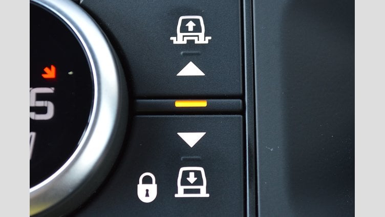 2024 認定中古車 Land Rover Defender 90 シリコンシルバー D350 ディーゼルマイルドハイブリッド X-Dynamic HSE