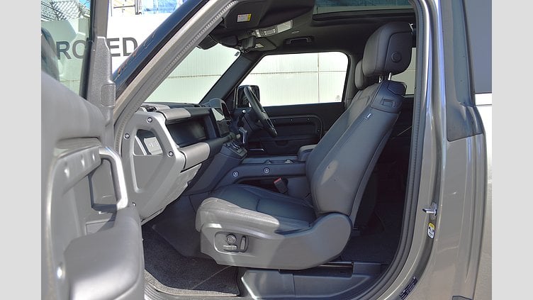 2024 認定中古車 Land Rover Defender 90 シリコンシルバー D350 ディーゼルマイルドハイブリッド X-Dynamic HSE