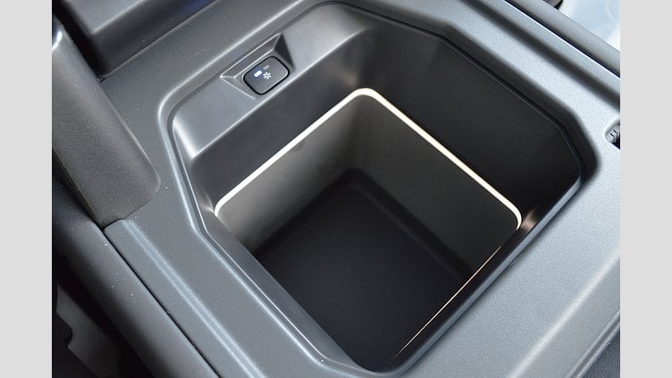 2024 認定中古車 Land Rover Defender 90 シリコンシルバー D350 ディーゼルマイルドハイブリッド X-Dynamic HSE