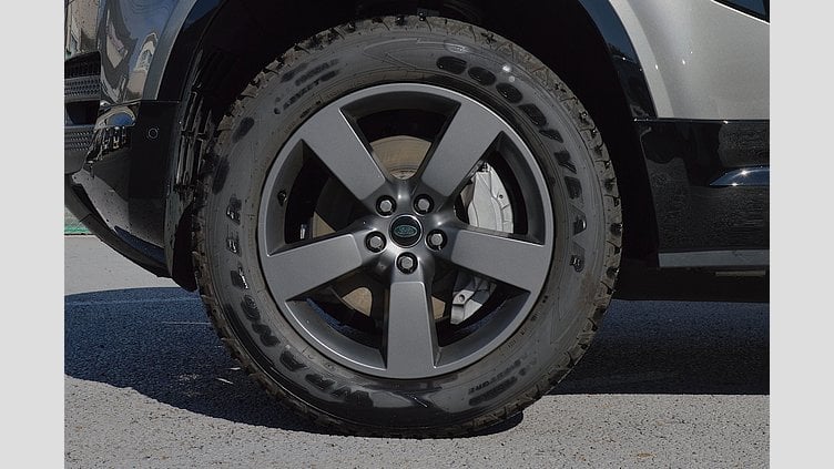 2024 認定中古車 Land Rover Defender 90 シリコンシルバー D350 ディーゼルマイルドハイブリッド X-Dynamic HSE