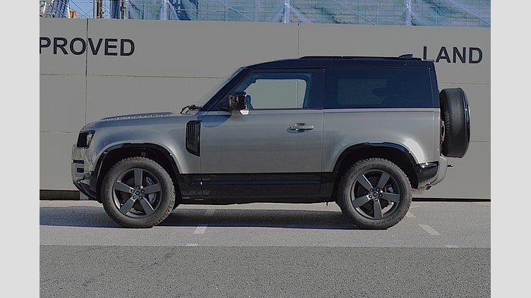 2024 認定中古車 Land Rover Defender 90 シリコンシルバー D350 ディーゼルマイルドハイブリッド X-Dynamic HSE