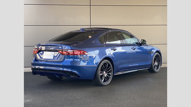 2023 認定中古車 Jaguar XF ブルーファイヤーブルー P250 RWD （オートマチック） SALOON R-DYNAMIC BLACK