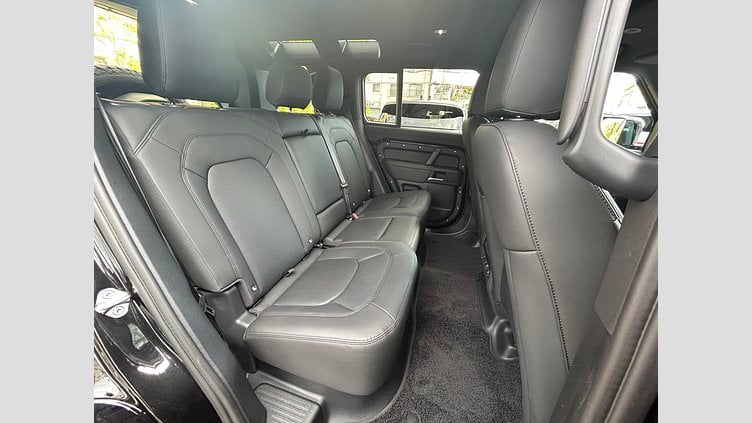 2024 認定中古車 Land Rover Defender 110 Santorini Black 2.0L　P300 DynamicSE