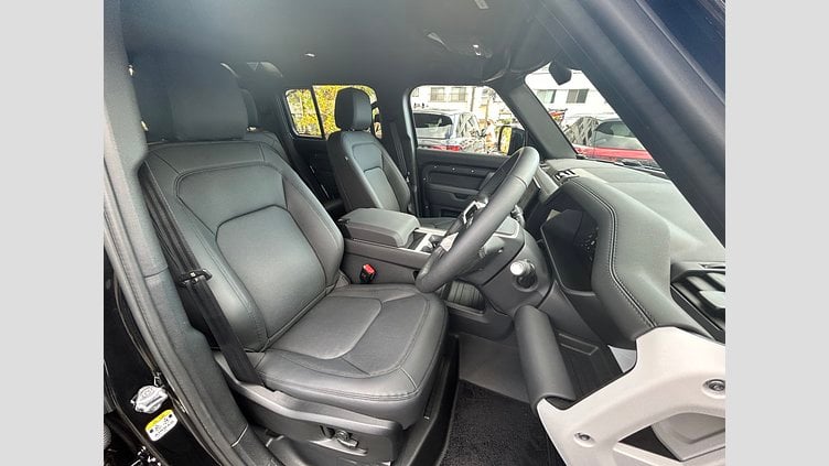 2024 認定中古車 Land Rover Defender 110 Santorini Black 2.0L　P300 DynamicSE