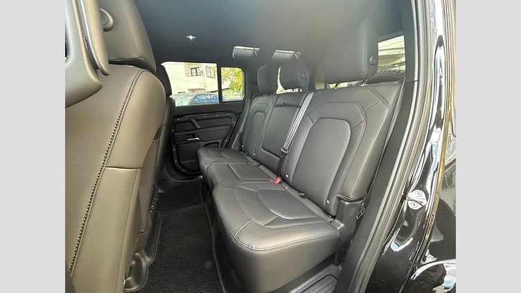 2024 認定中古車 Land Rover Defender 110 Santorini Black 2.0L　P300 DynamicSE