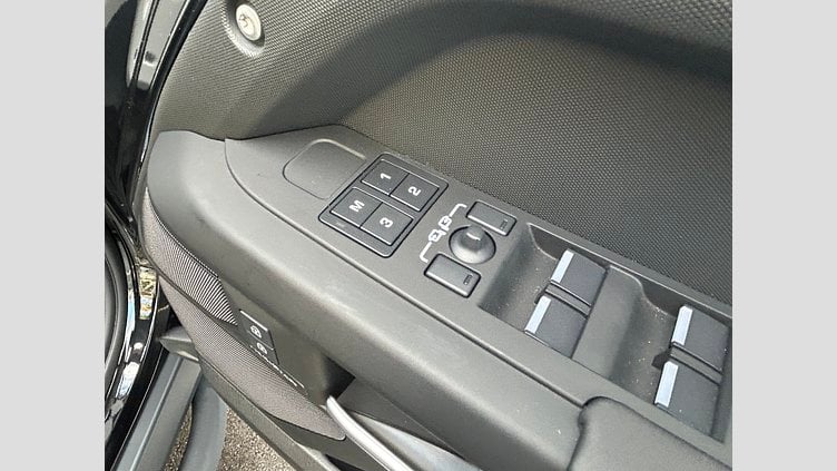 2024 認定中古車 Land Rover Defender 110 Santorini Black 2.0L　P300 DynamicSE