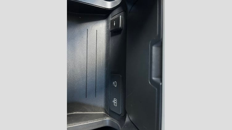 2024 認定中古車 Land Rover Defender 110 Santorini Black 2.0L　P300 DynamicSE