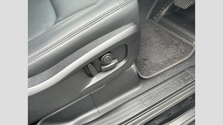 2024 認定中古車 Land Rover Defender 110 Santorini Black 2.0L　P300 DynamicSE